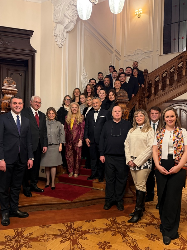 Sabit Akkaya :  Türk Saç Tasar�mc�l���n�n Ba�ar�s�n� Sofya�da Kan�tlad�